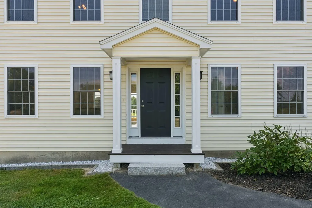 22 Linsausiq Way Falmouth ME 04105