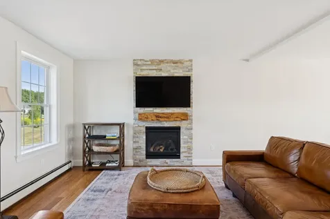 22 Linsausiq Way Falmouth ME 04105