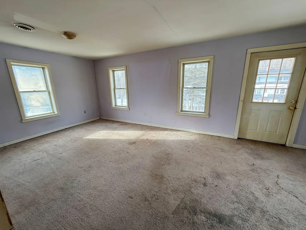 2509 Essex Street Orono ME 04473
