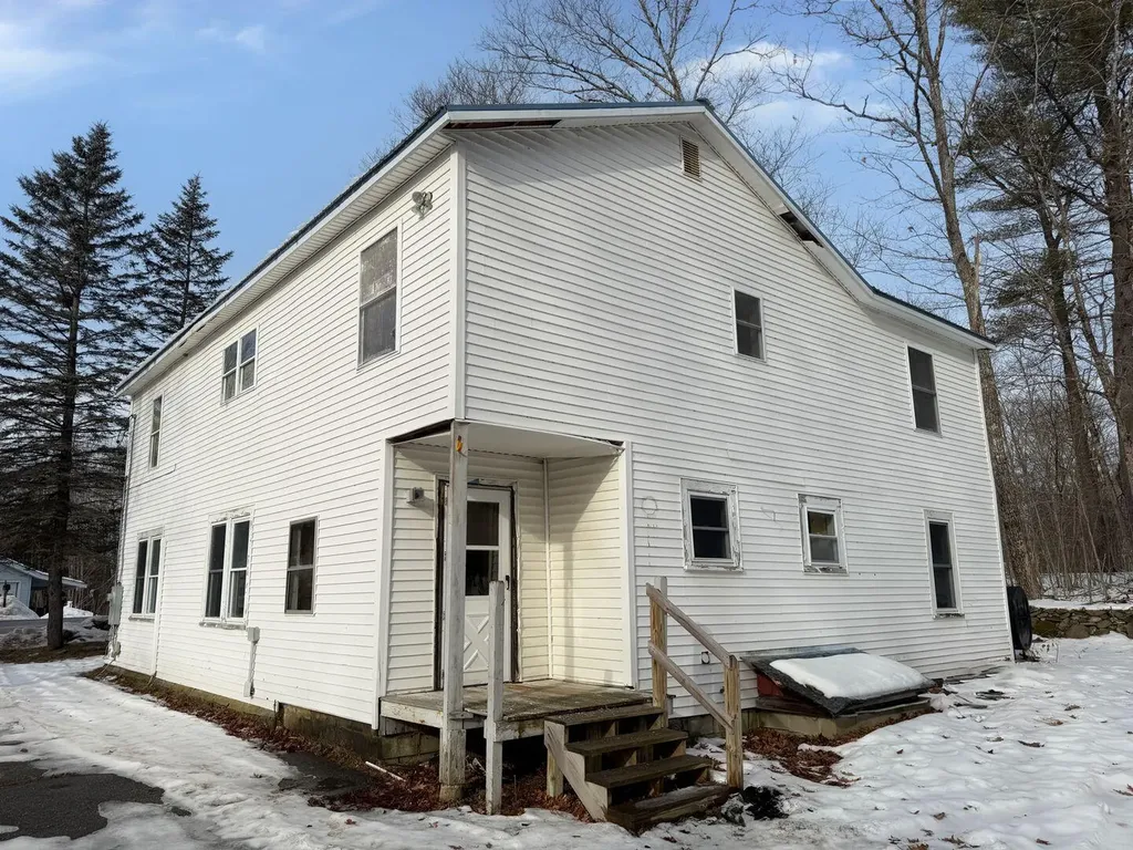 2509 Essex Street Orono ME 04473