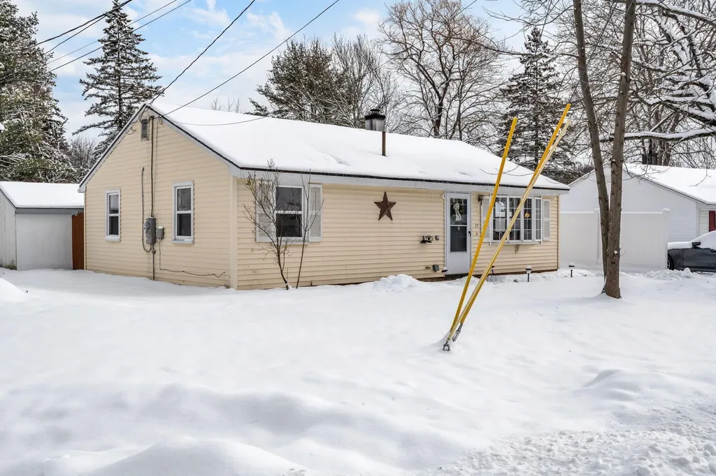 37 Jowett Street Bangor ME 04401