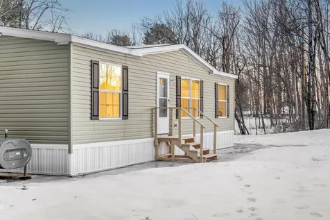 10 Short Street Winthrop ME 04364