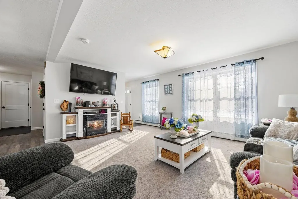5 Coltons Way Saco ME 04072