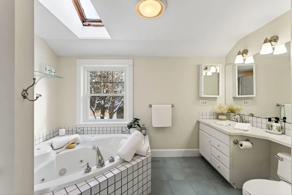 49 Underwood Road Falmouth ME 04105