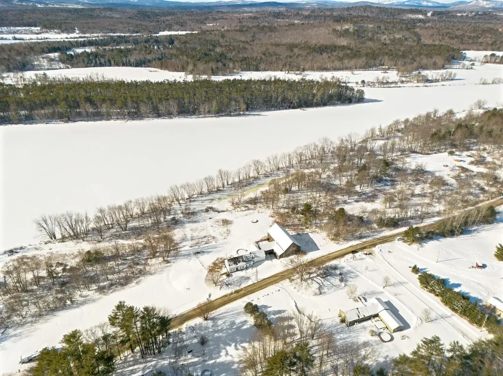 675 River Road Leeds ME 04263