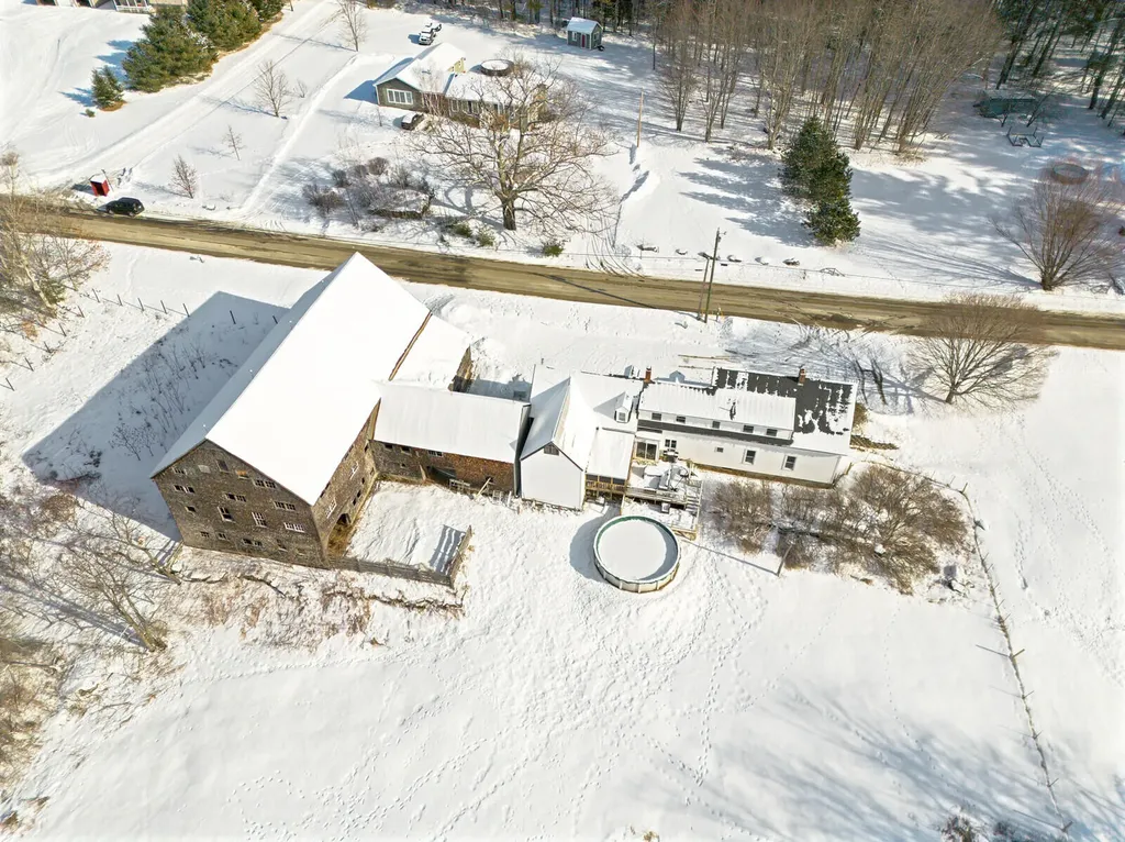 675 River Road Leeds ME 04263