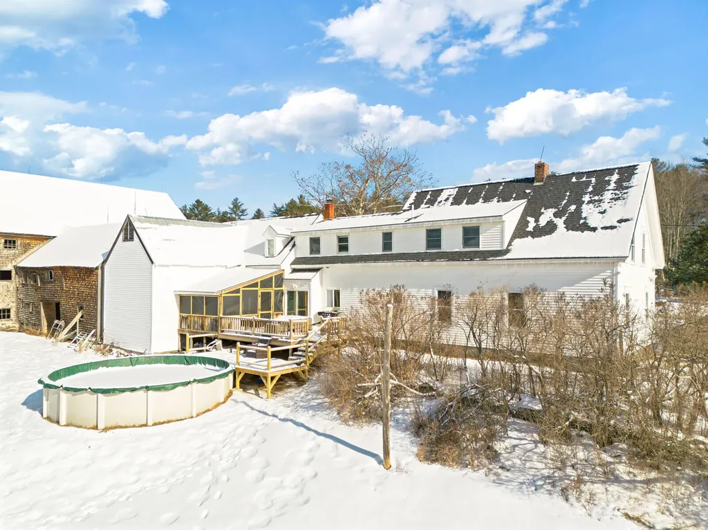 675 River Road Leeds ME 04263