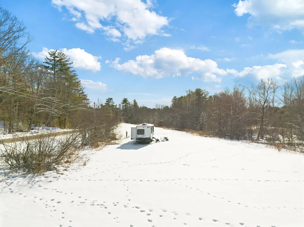 675 River Road Leeds ME 04263