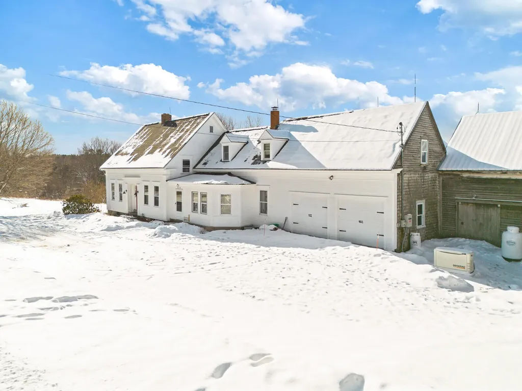 675 River Road Leeds ME 04263