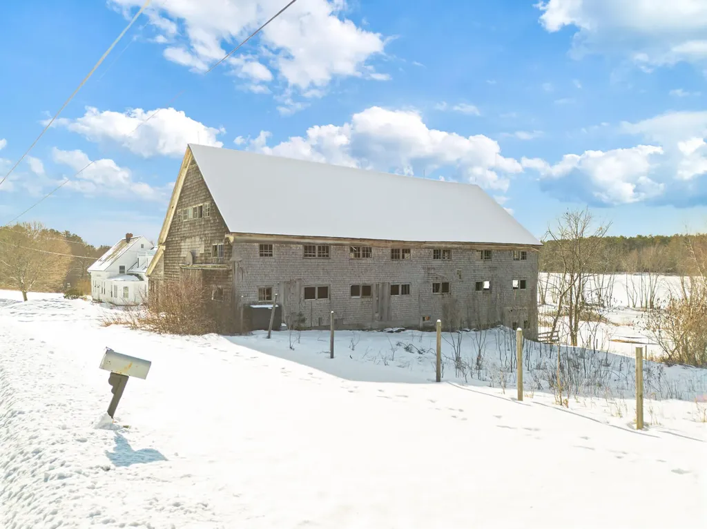 675 River Road Leeds ME 04263