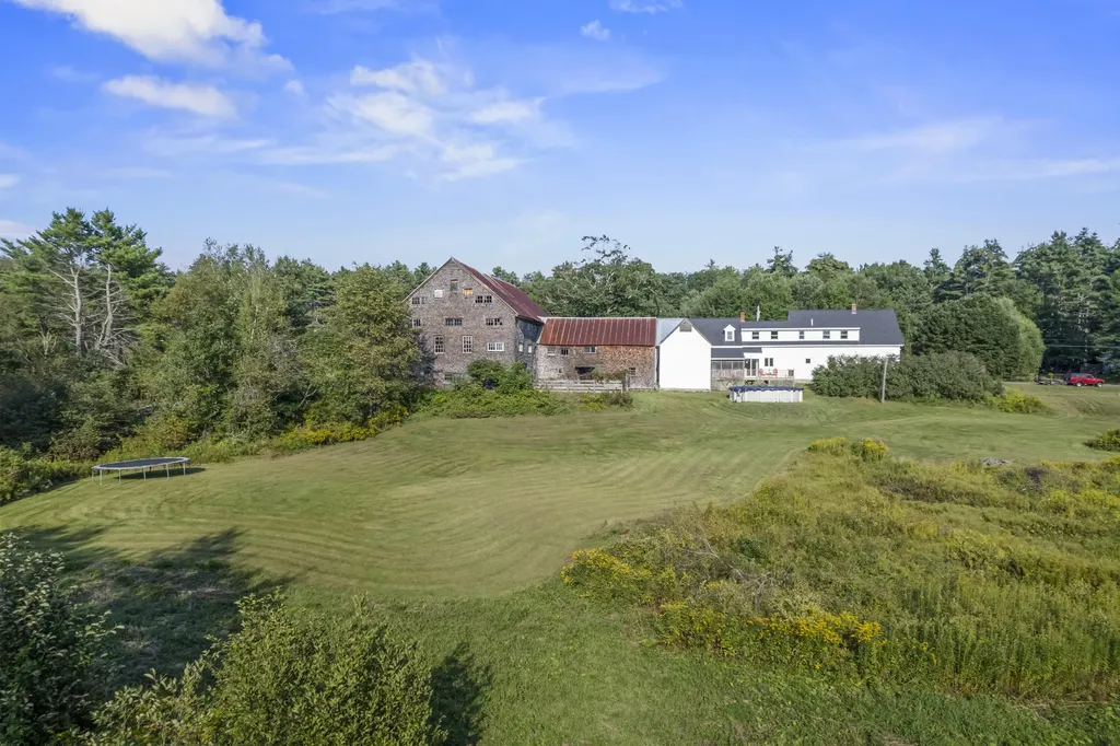 675 River Road Leeds ME 04263