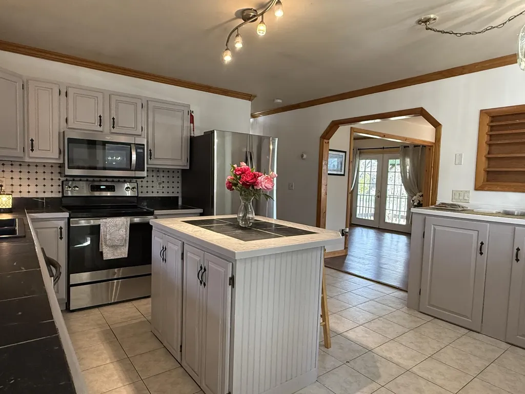 56 Booker Street Thomaston ME 04861