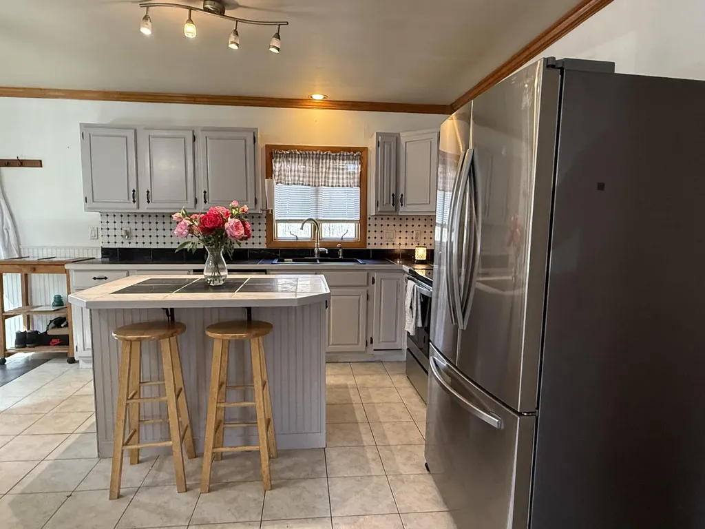 56 Booker Street Thomaston ME 04861