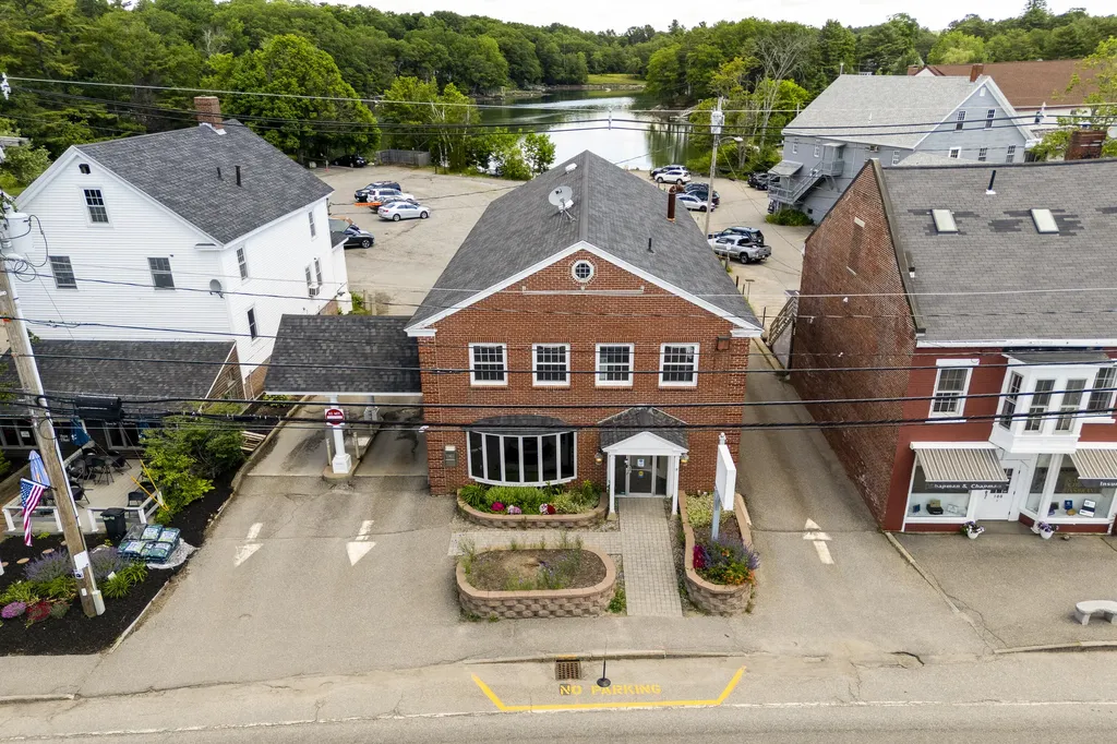 100 Main Street Damariscotta ME 04543