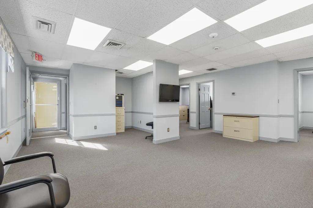 100 Main Street Damariscotta ME 04543