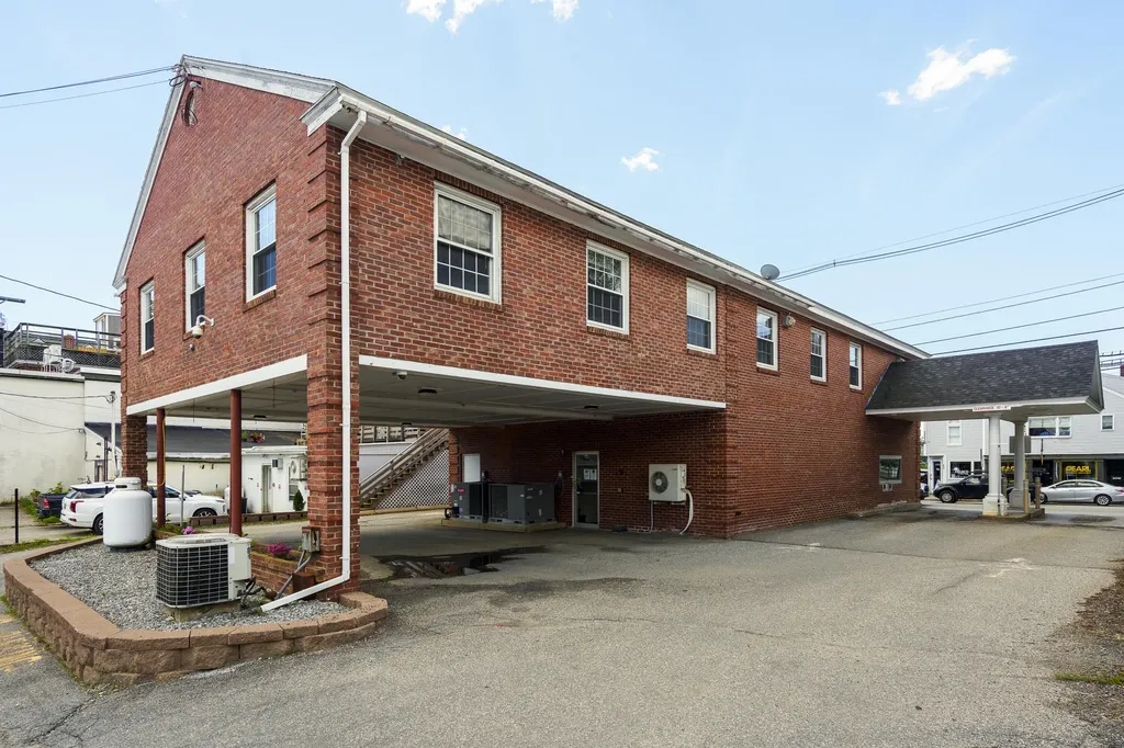 100 Main Street Damariscotta ME 04543