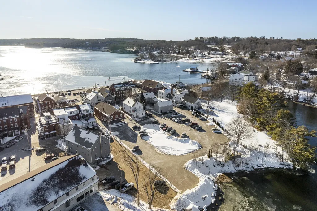 100 Main Street Damariscotta ME 04543