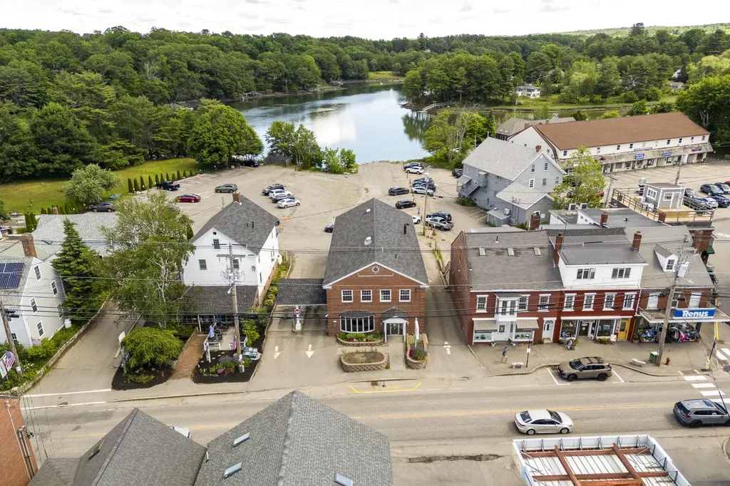 100 Main Street Damariscotta ME 04543