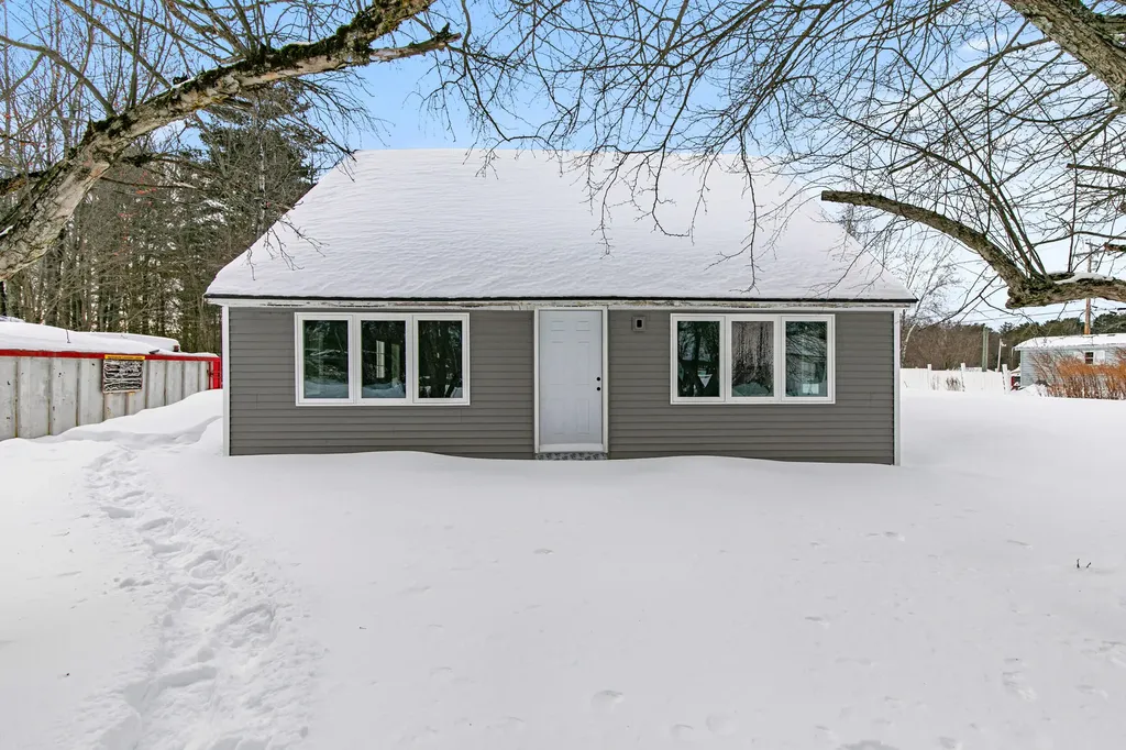 13 Snow Avenue Auburn ME 04210