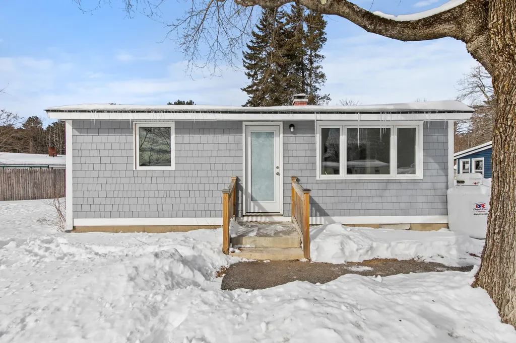 15 Sterling Road Auburn ME 04210