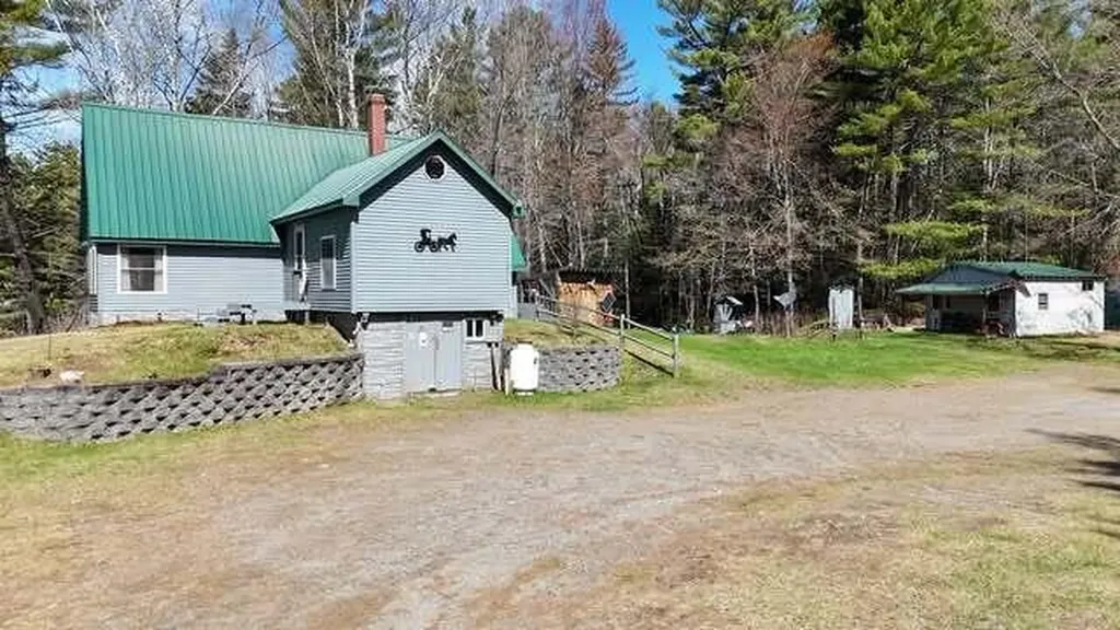15 Hamlin Loop Mayfield Twp ME 04942