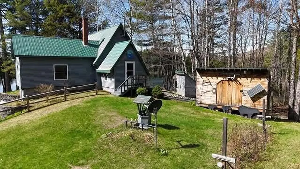 15 Hamlin Loop Mayfield Twp ME 04942