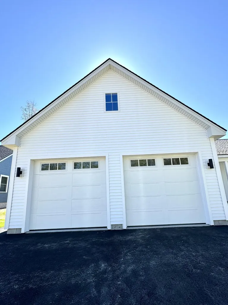 23 Forest Glen Lane Topsham ME 04086
