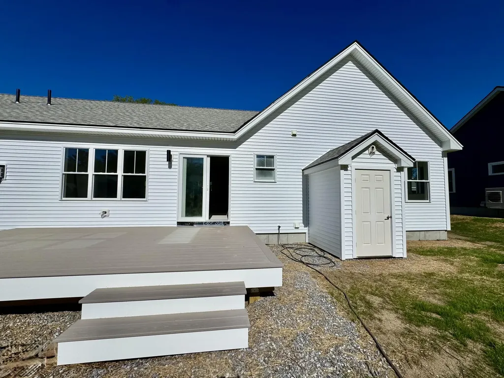 23 Forest Glen Lane Topsham ME 04086
