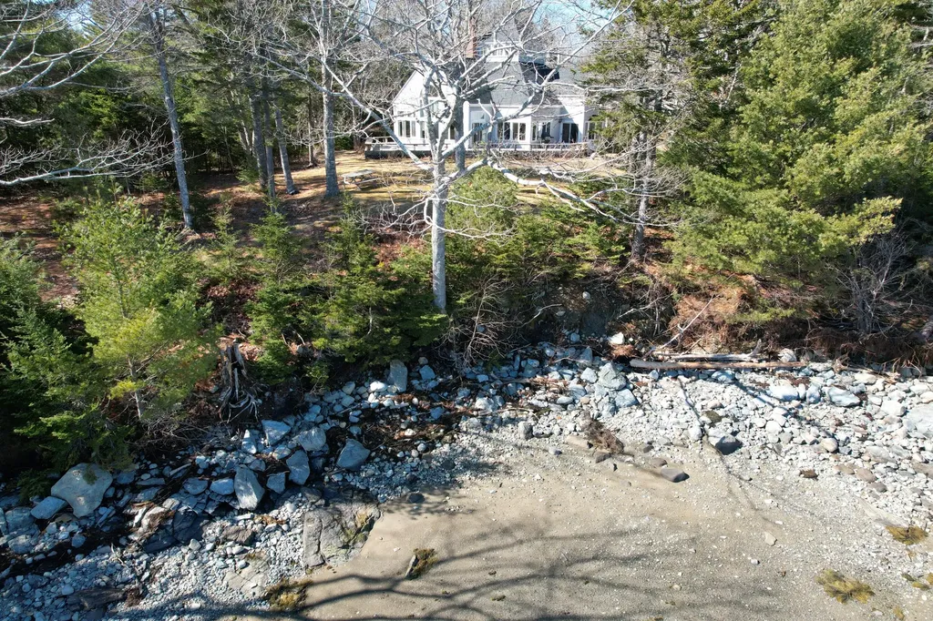 82 Falcon Lane Lamoine ME 04605