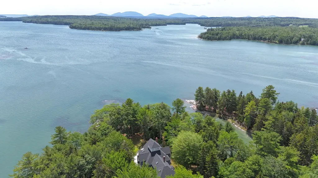 82 Falcon Lane Lamoine ME 04605