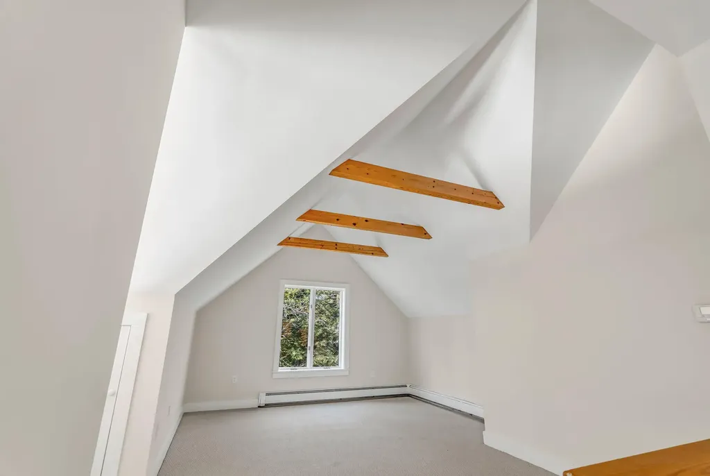 82 Falcon Lane Lamoine ME 04605