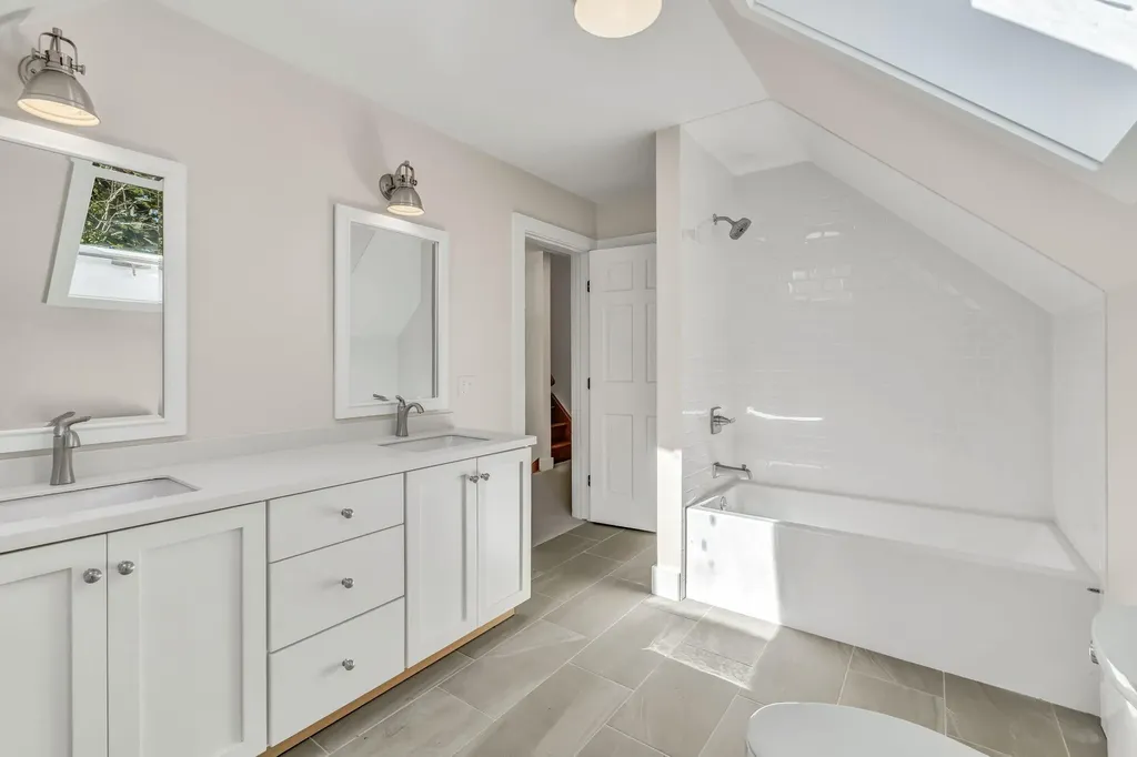 82 Falcon Lane Lamoine ME 04605