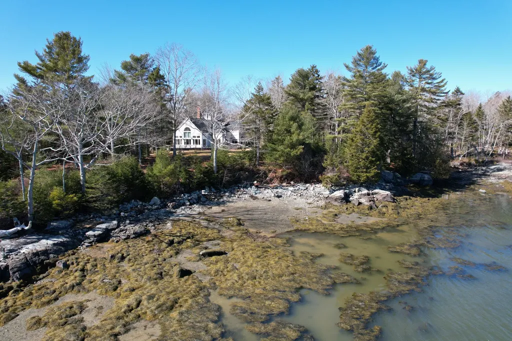82 Falcon Lane Lamoine ME 04605