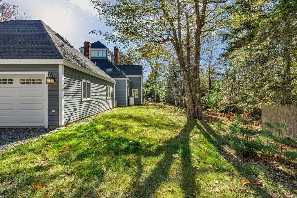 82 Falcon Lane Lamoine ME 04605