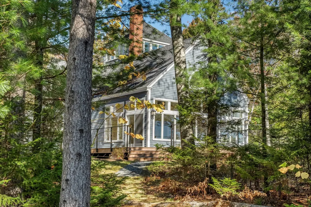 82 Falcon Lane Lamoine ME 04605