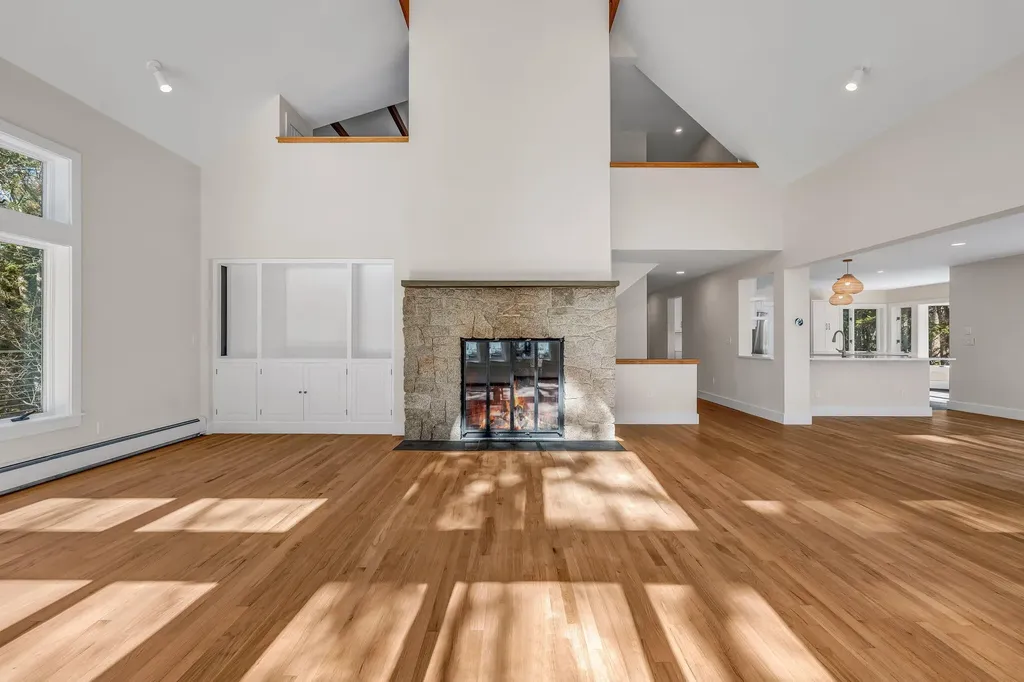 82 Falcon Lane Lamoine ME 04605
