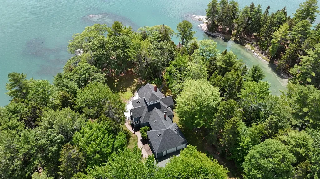 82 Falcon Lane Lamoine ME 04605