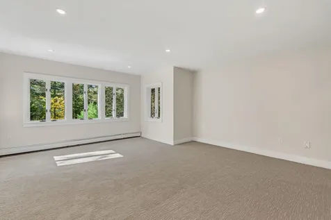 82 Falcon Lane Lamoine ME 04605