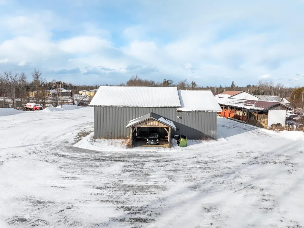 Howland ME 04448
