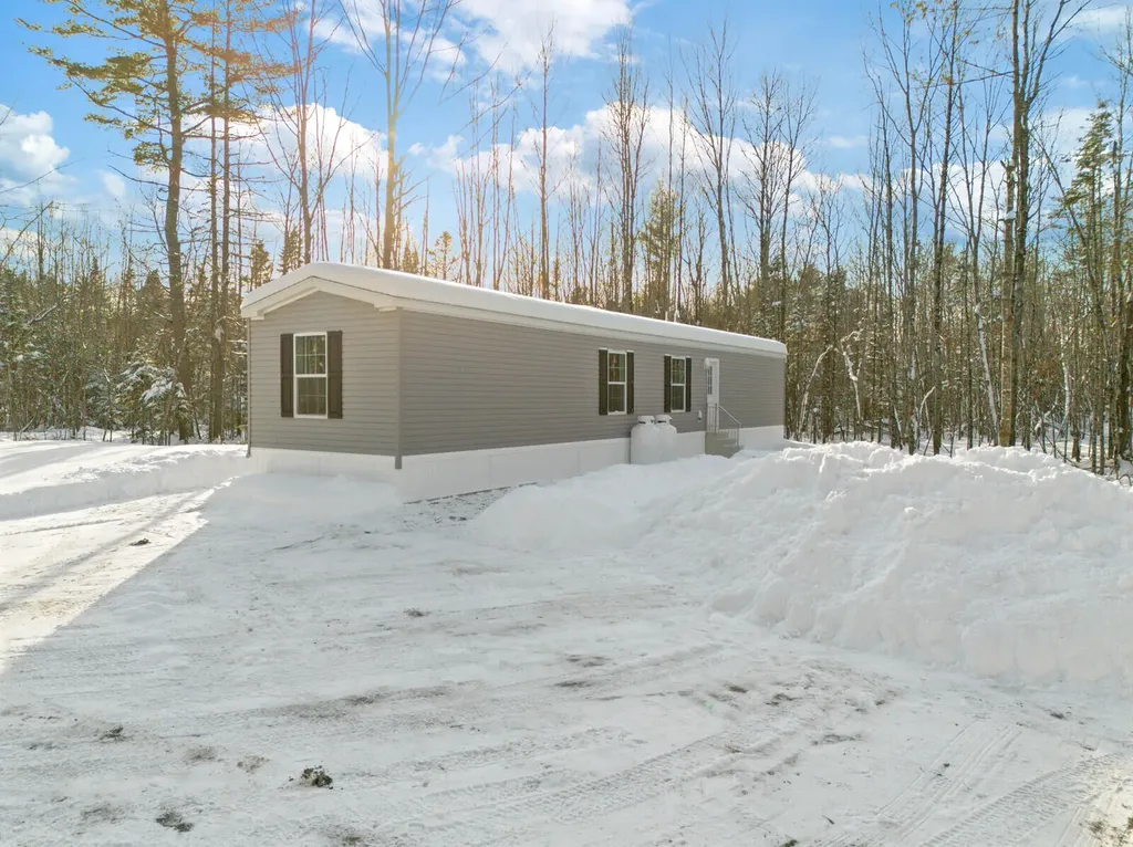 642 Hanson Road China ME 04358