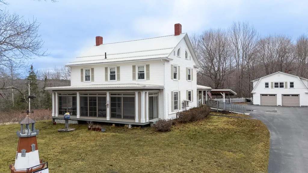 11 Alton Street Milo ME 04463