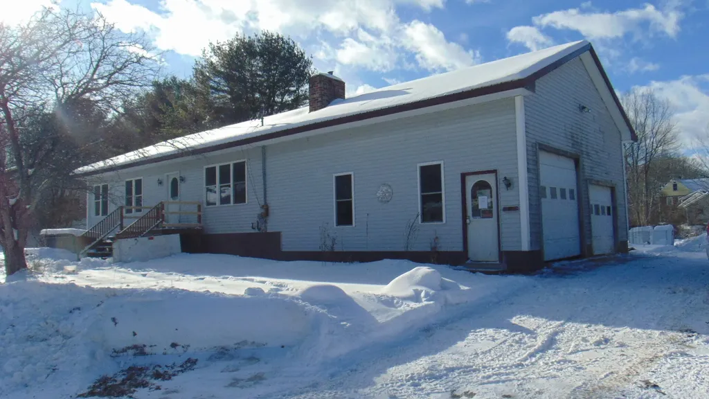 17 Edwards Street Lincoln ME 04457