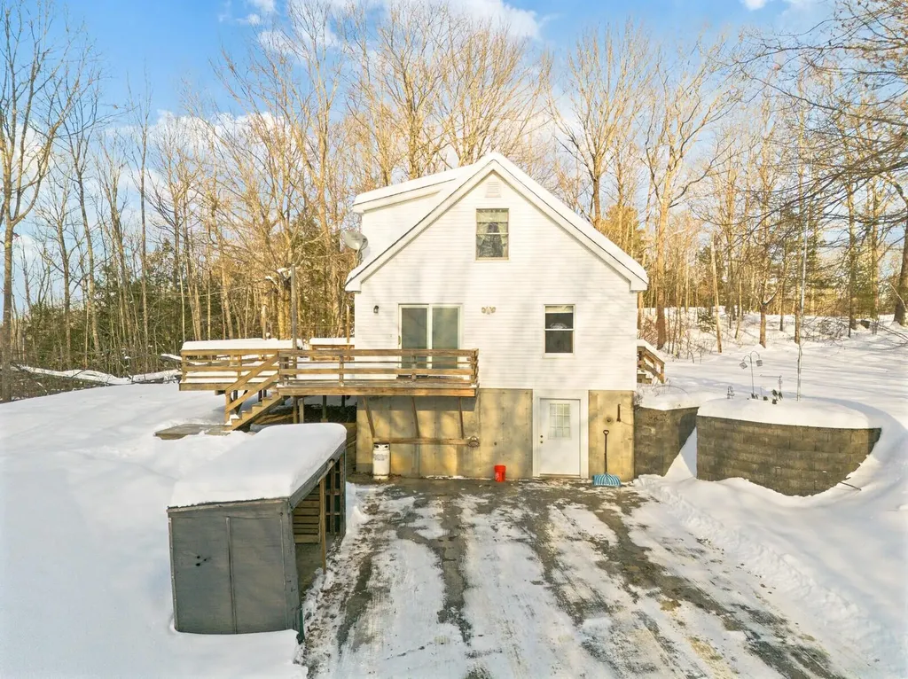 135 S Pond Road Winslow ME 04901