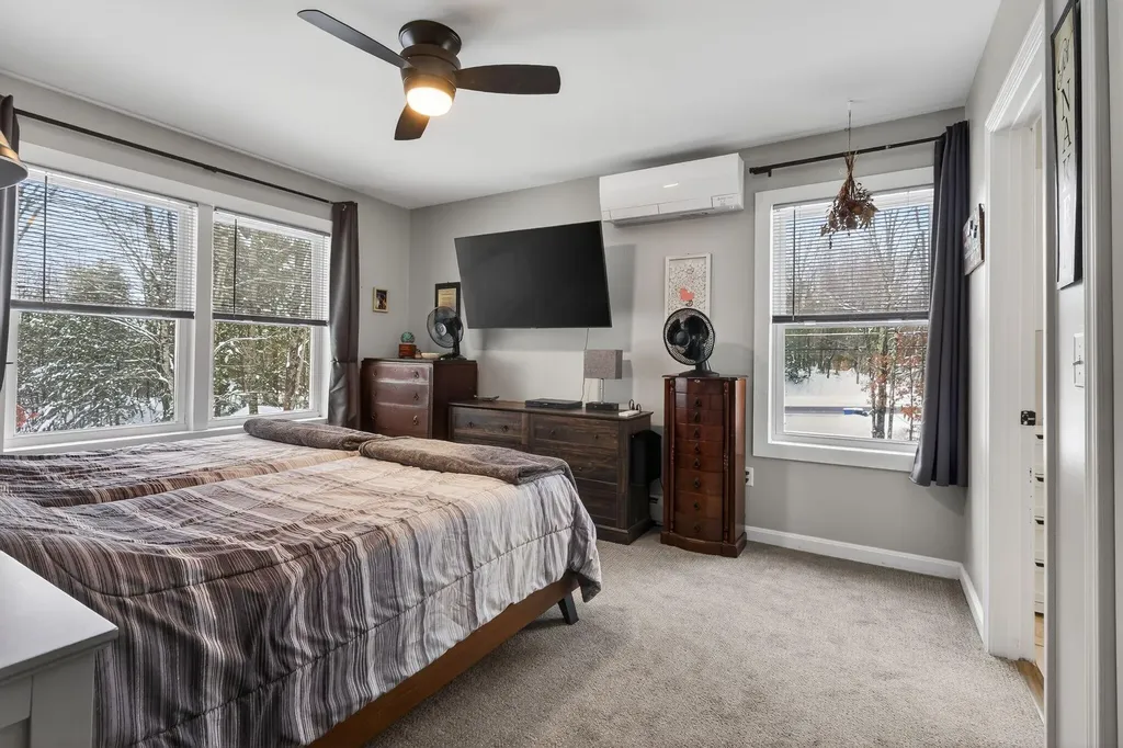 1525 Roosevelt Trail Raymond ME 04071