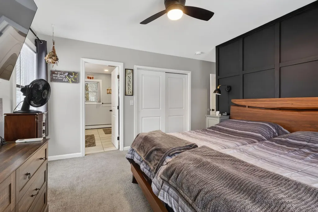 1525 Roosevelt Trail Raymond ME 04071