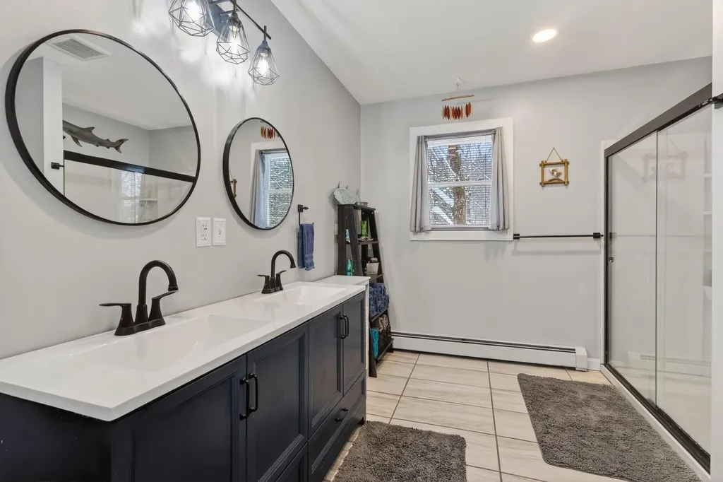1525 Roosevelt Trail Raymond ME 04071