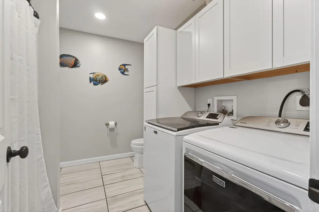 1525 Roosevelt Trail Raymond ME 04071