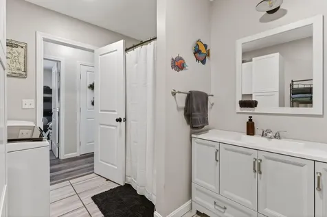 1525 Roosevelt Trail Raymond ME 04071