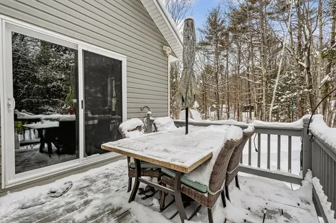 1525 Roosevelt Trail Raymond ME 04071