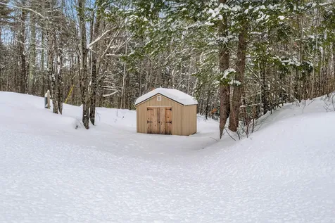 1525 Roosevelt Trail Raymond ME 04071